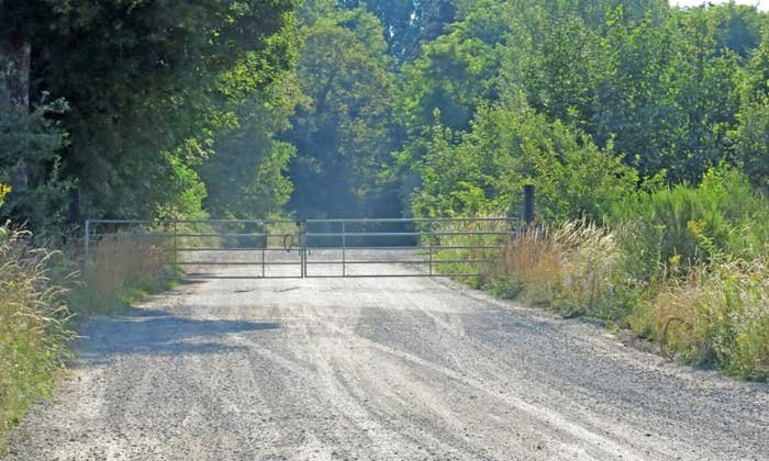 Walking in France: We decided not to visit the château of les Robins