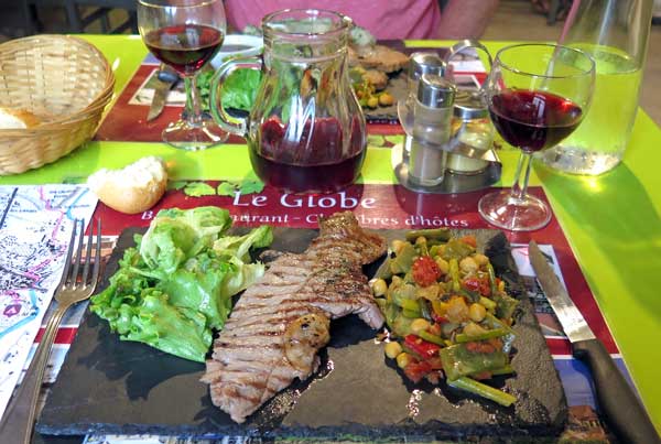Walking in France: And faux filet for me