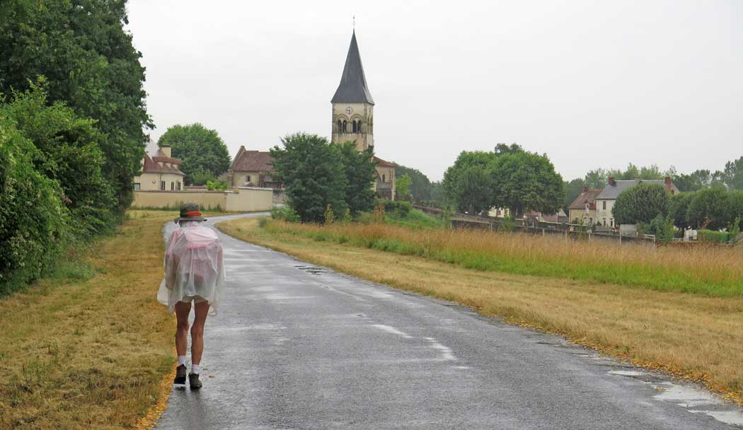 Walking in France: Approaching Contigny and its enormous graveyard