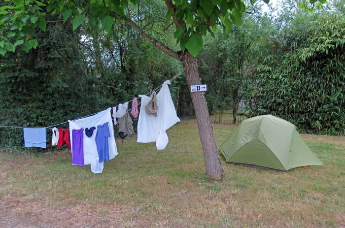 Walking in France: Installed at the very pleasant Camping Deneuvre, Châtel-de-Neuvre