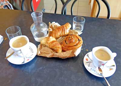 Walking in France: Second breakfast in Franchesse