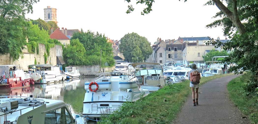 Walking in France: On the way to breakfast