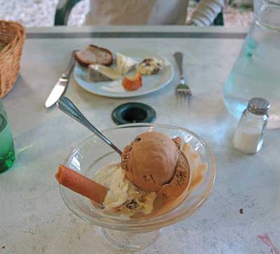 Walking in France: To finish, icecream and a plate of cheeses