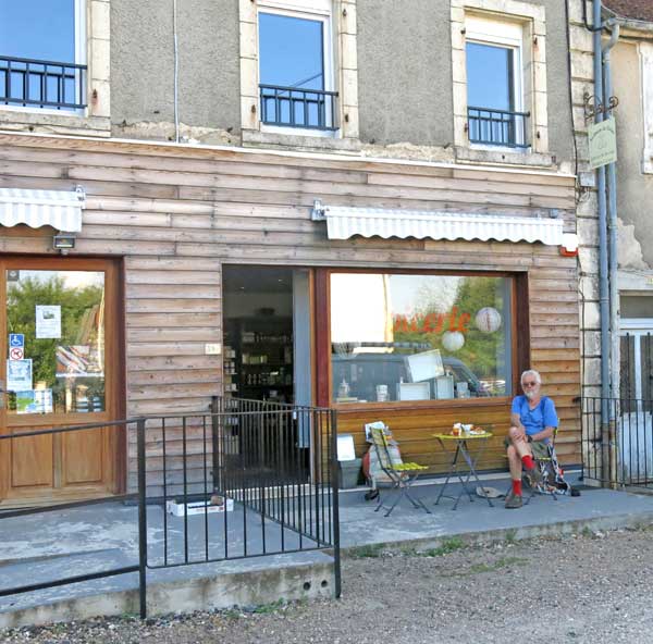 Walking in France: On the tiny terrace of the épicerie/bar in Raveau