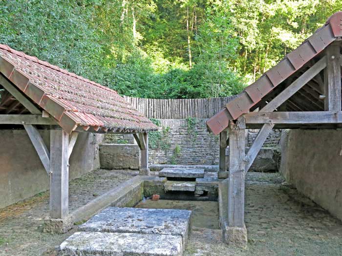 Walking in France: Lavoir in the village of Chiry