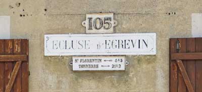 Sign on the Lock-keeper's cottage at the Écluse d'Egrevin 