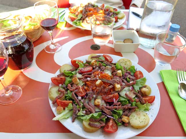 Walking in France: Two grandes salades for dinner