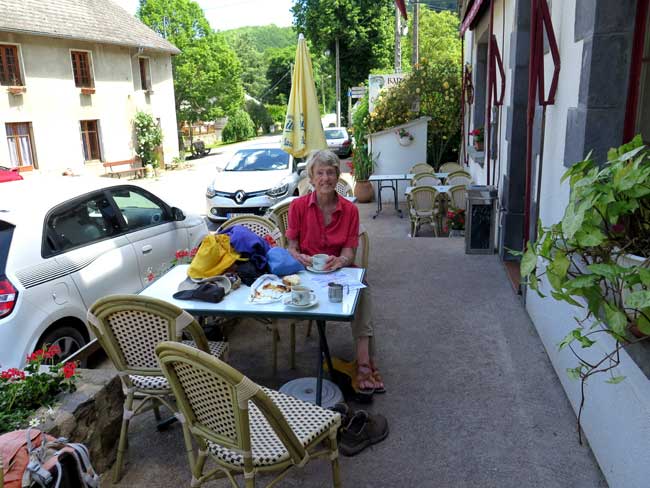 Walking in France: Coffee, tarts and cheese in Lisseuil