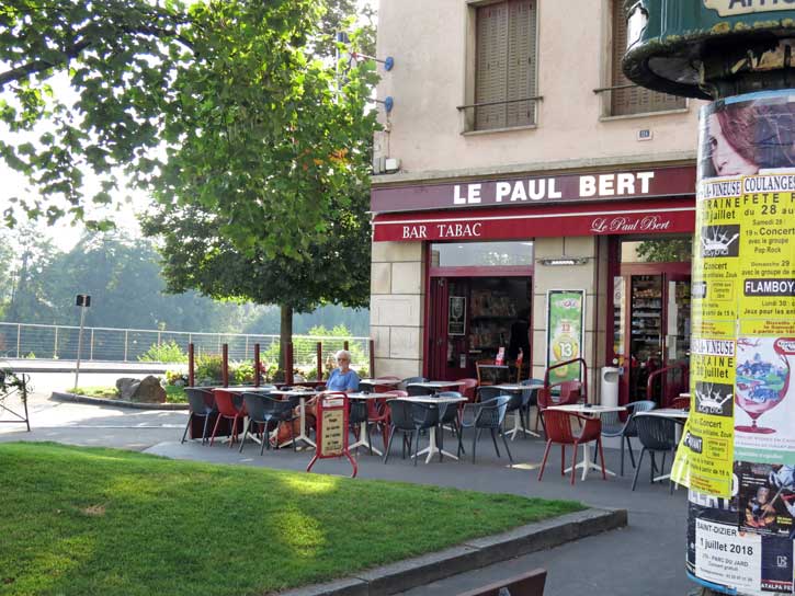 Walking in France: Breakfast at the Bar Paul Bert