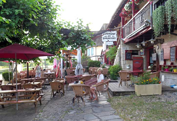 Walking in France: Late afternoon coffees beside the Dordogne