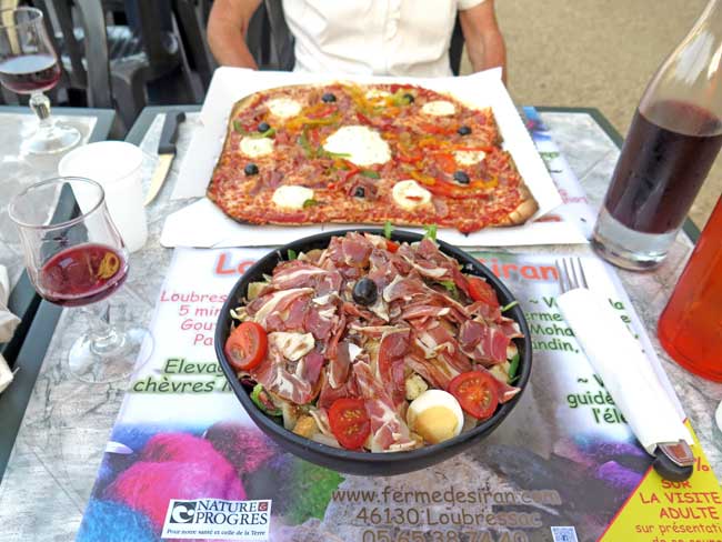 Walking in France: Dinner: one enormous pizza and a salad