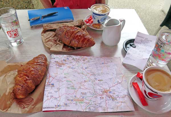 Walking in France: Breakfast, and our very useful Office of Tourism map