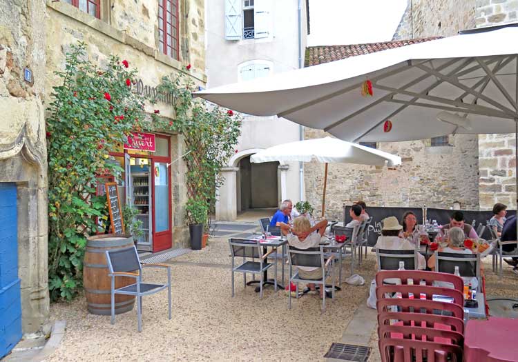 Walking in France: Le Puymule was a lovely place for our last dinner in St-Céré