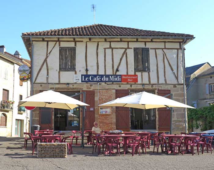 Walking in France: Back at the Café du Midi for breakfast
