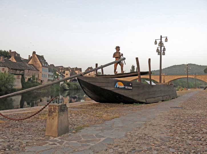 Walking in France: A bronze oarsman steering a gabare, Argentat-sur-Dordogne