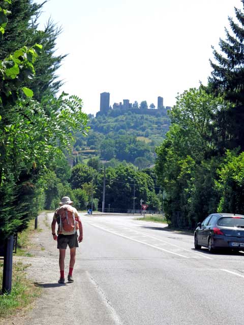 Walking in France: With St-Céré in sight, starting to feel dizzy