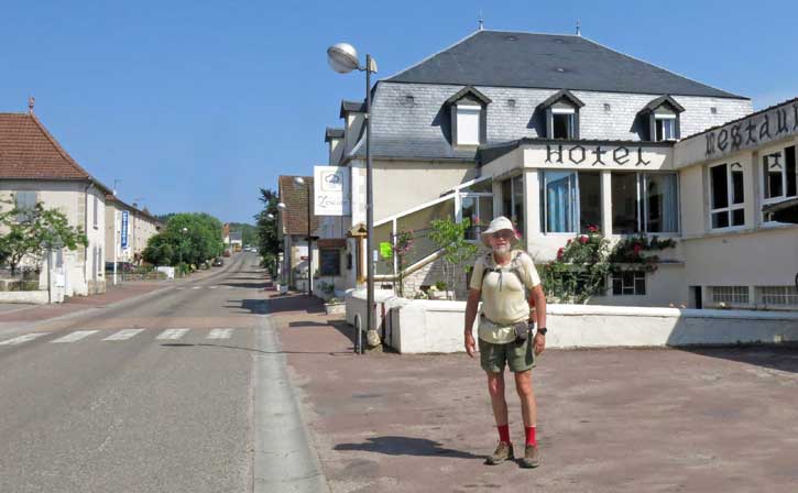 Walking in France: A hot departure from Leyme