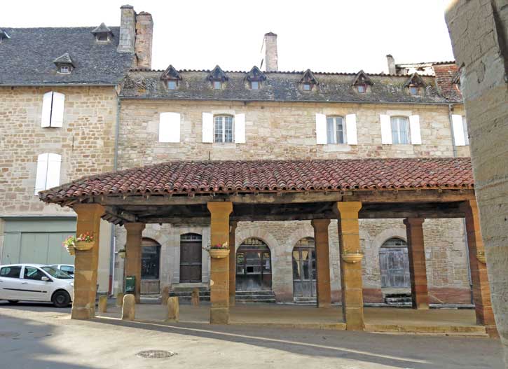 Walking in France: Lacapelle-Marival's ancient halle