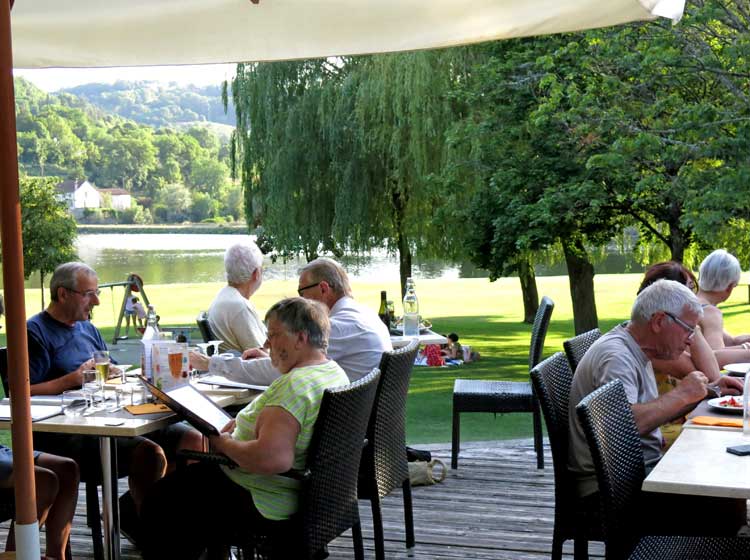 Walking in France: The excellent restaurant at Figeac's camping ground