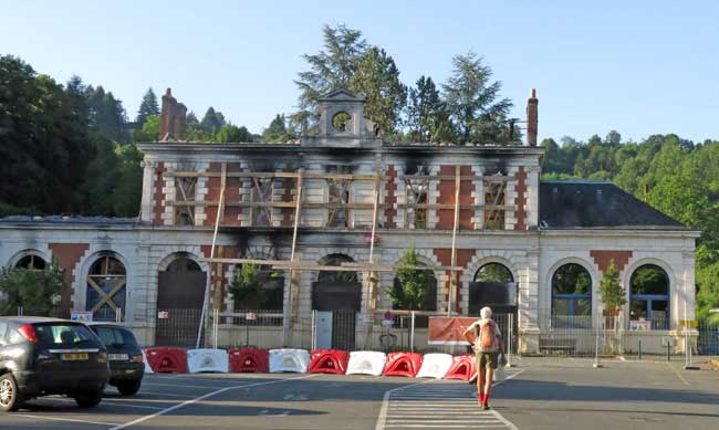 Walking in France: Arriving at the fire ravaged Figeac railway station