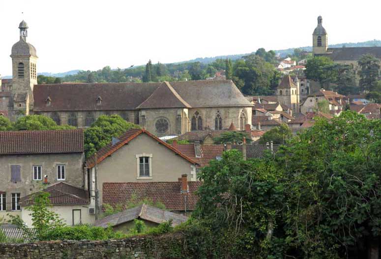 Walking in France: Figeac from the railway station