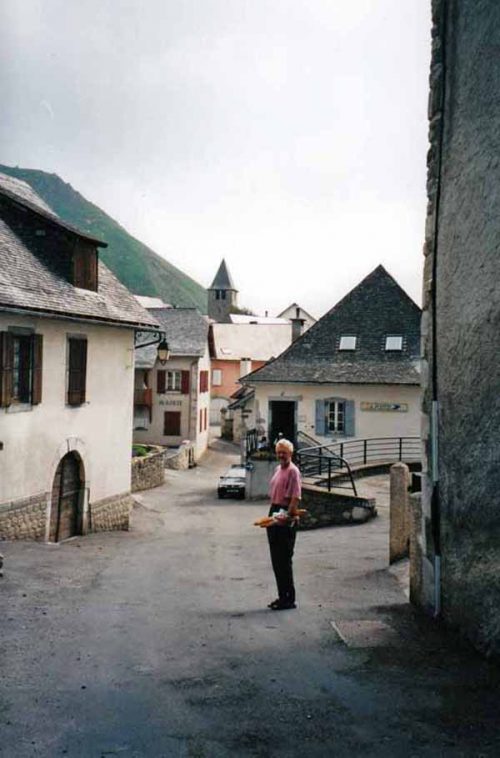 The commercial centre of Lescun