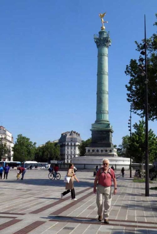 Walking in France: Place de la Bastille, on the way to the Gare de Lyon