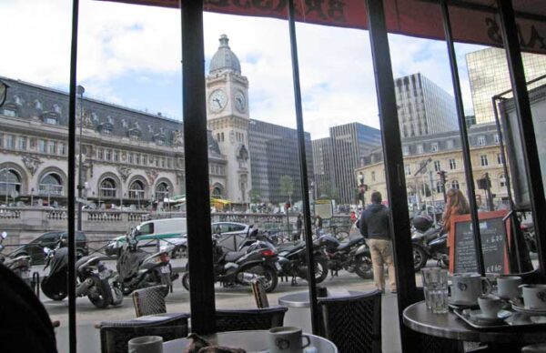 Walking in France: Breakfast outside the Gare de Lyon